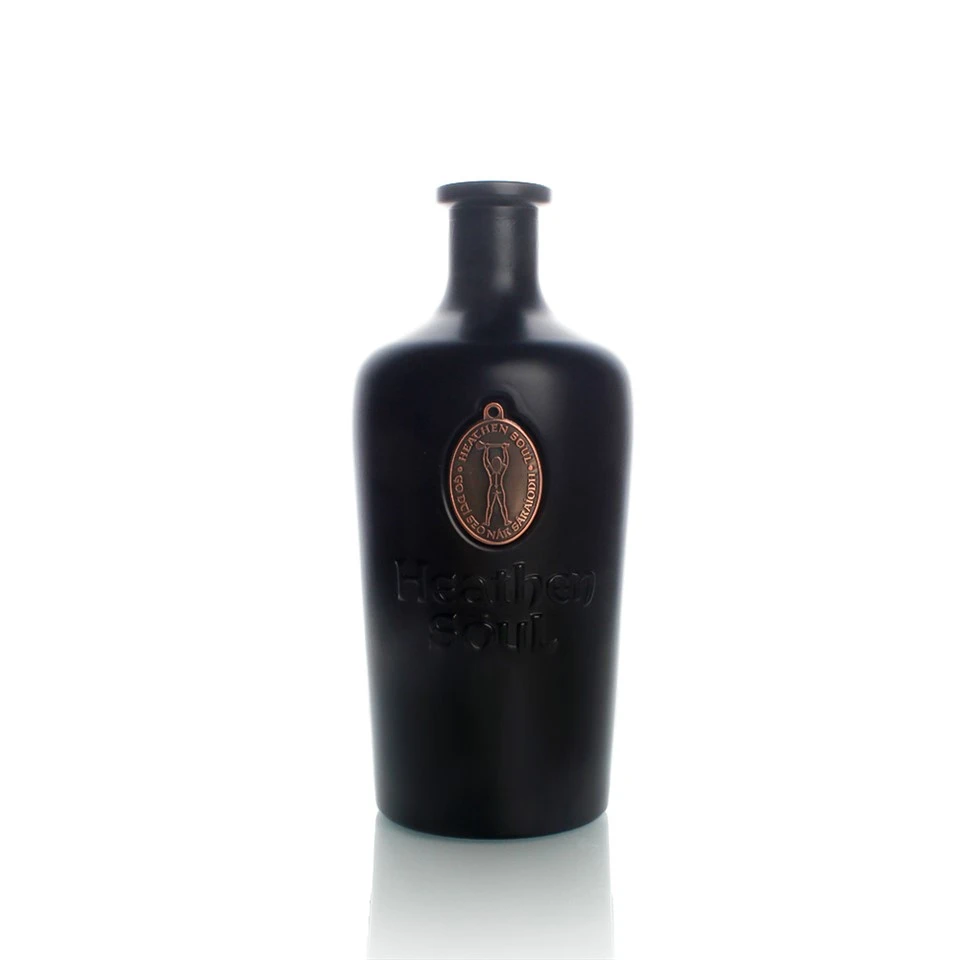 750ml pihustamispudel koos reljeefse logoga